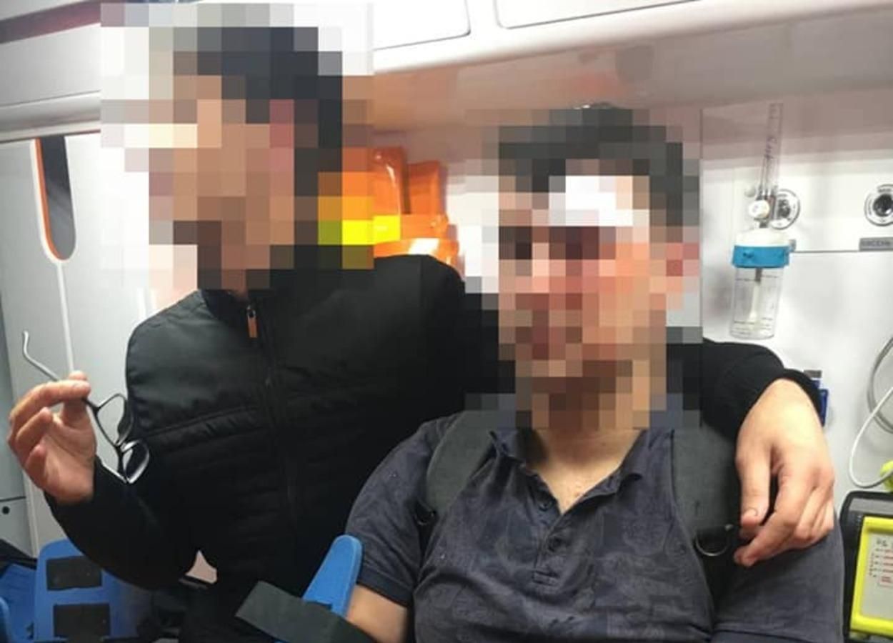 У центрі Львова чоловіки розгромили кіоск з шаурмою: 2 турки потрапили до лікарні – фото