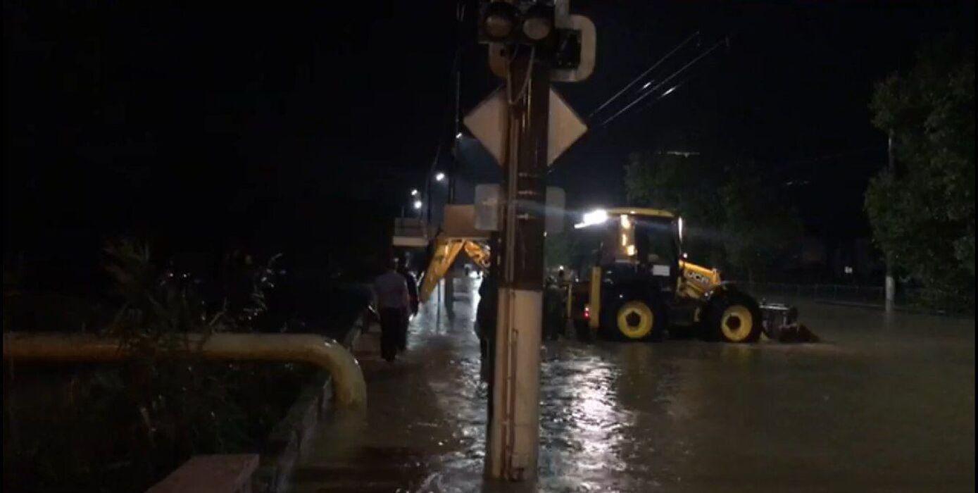 Вода у Криму: окупанти кажуть про тисячі постраждалих, є загиблі Вода у Криму: окупанти кажуть про тисячі постраждалих, є загиблі