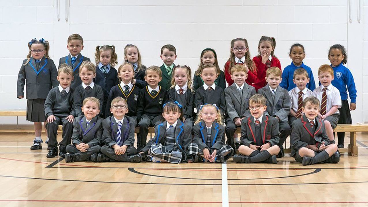 15 пар близнюків підуть до першого класу у Шотландії: фото
