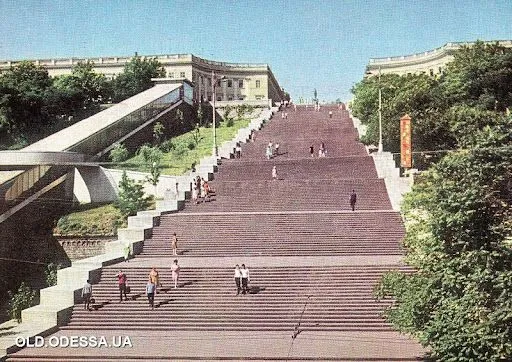 Ескалатор біля Потьомкінських сходів, Одеса, історія Одеси, як змінилася Одеса за 30 років Незалежності України