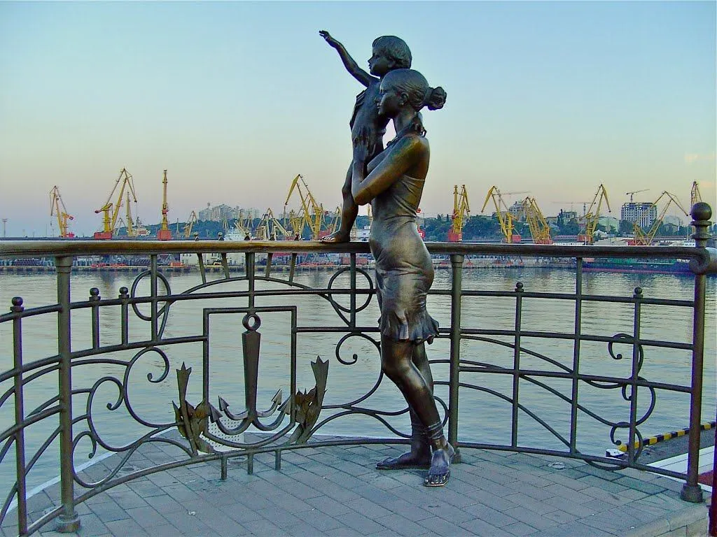 Пам'ятник жінці моряка на Морвокзалі в Одесі, Одеса, історія Одеси, як змінилася Одеса за 30 років Незалежності України