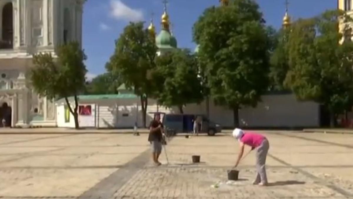 В Киеве заканчивают отмывать Софийскую площадь