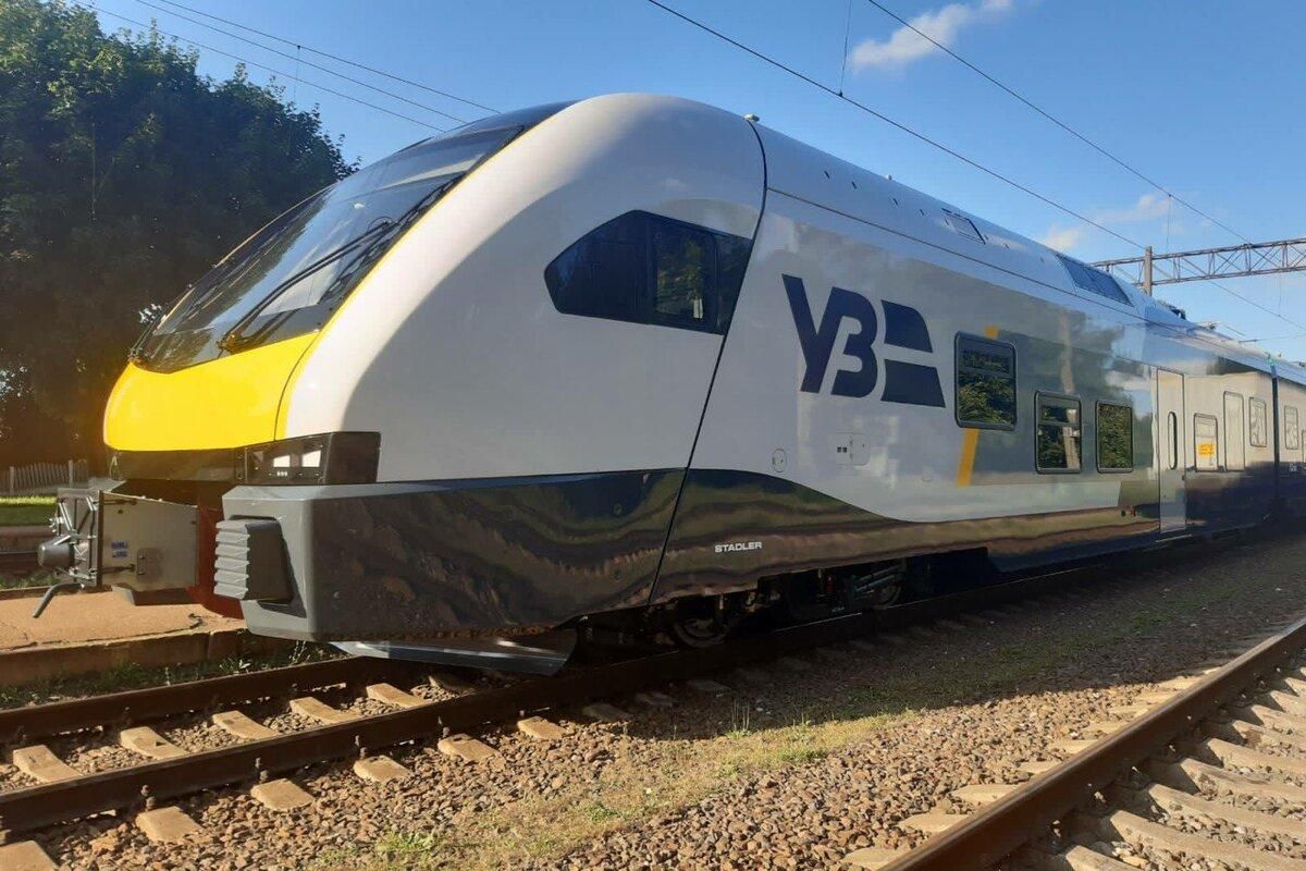 Електропотяг швейцарської компанії Stadler