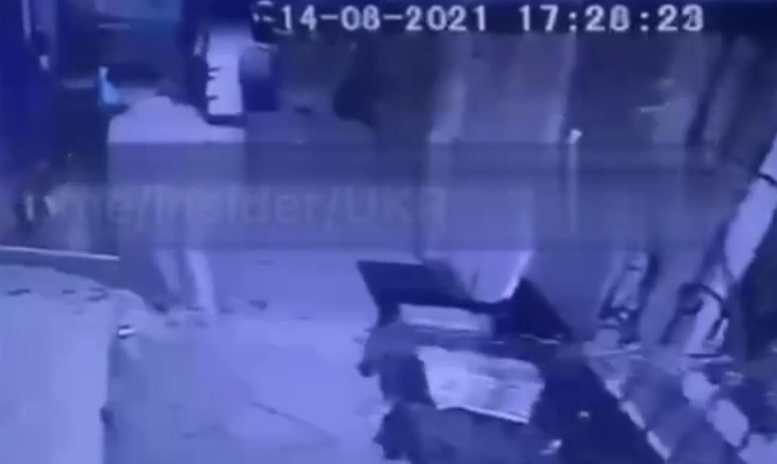 У мережі показали відео останніх хвилин життя мера Павлова У мережі показали відео останніх хвилин життя мера Павлова