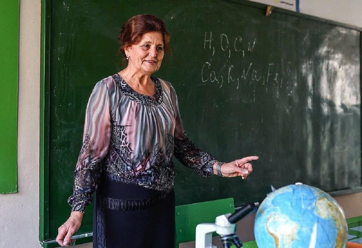 В школах 72 000 учителей-пенсионеров, их выгонять не будут, – Шкарлет В школах 72 000 учителей-пенсионеров, их выгонять не будут, – Шкарлет