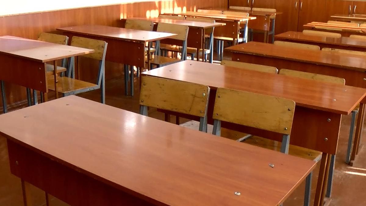 Чиновники Печерской РГА украли полмиллиона на закупке школьной мебели