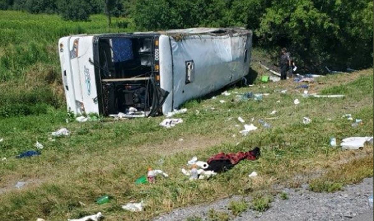 Біля Нью-Йорка розбився туристичний автобус: у салоні були понад 50 людей - 24 Канал Біля Нью-Йорка розбився туристичний автобус: у салоні були понад 50 людей - 24 Канал