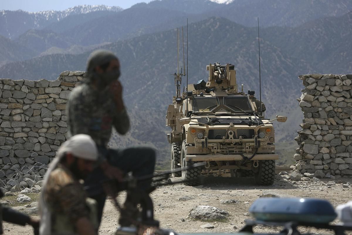 Ганебна поразка США і адміністрації Байдена, – журналіст про ситуацію в Афганістані - 24 Канал