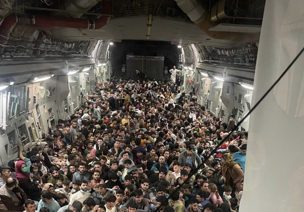 Американський вантажний літак вивіз 640 біженців з Кабула: фото - 24 Канал