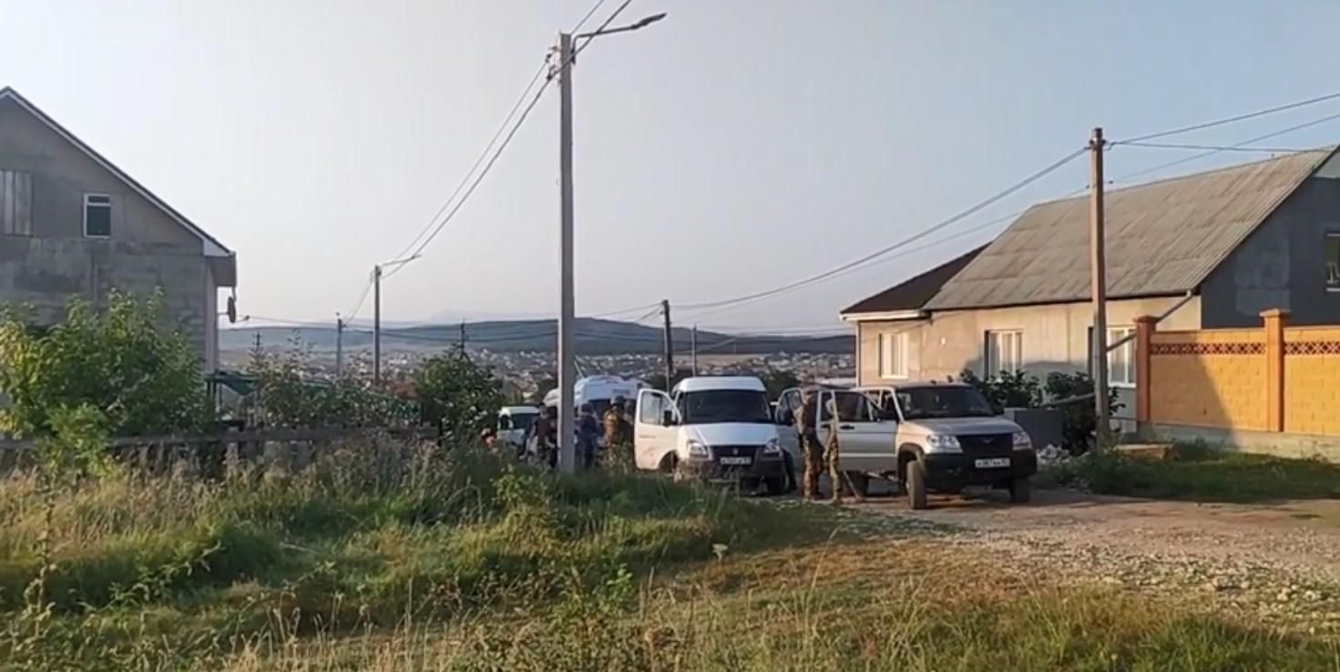 Окупанти з самого ранку влаштували обшуки з арештами в кримських татар - Україна новини - 24 Канал Окупанти з самого ранку влаштували обшуки з арештами в кримських татар - Україна новини - 24 Канал