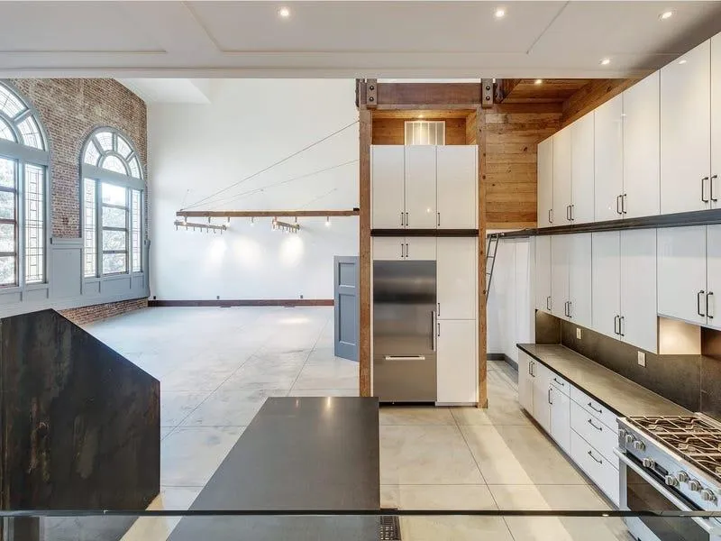 6 закинутих приміщень, які вдалося перетворити у затишні оселі 6 закинутих приміщень, які вдалося перетворити у затишні оселі