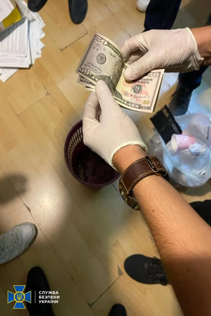 Спіймали на хабарі співробітника Мін'юсту Спіймали на хабарі співробітника Мін'юсту