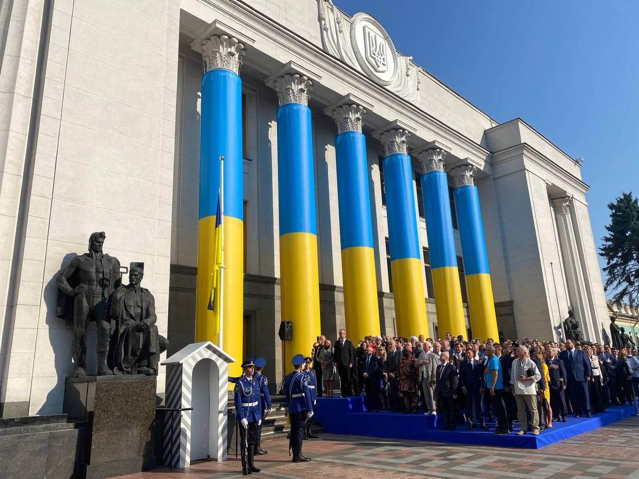 Поднятия Государственного флага в Киеве: фото, видео церемонии 23.08.2021