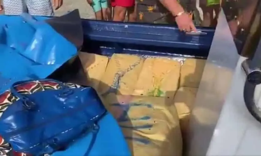 пакет з канабісом у наркоторговців в Іспанії пакет з канабісом у наркоторговців в Іспанії