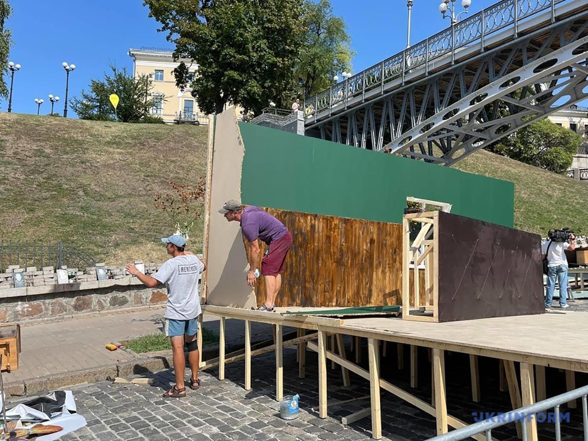 Організатори погодилися забрати радянські декорації з алеї Небесної Сотні - Новини Київ - Київ Організатори погодилися забрати радянські декорації з алеї Небесної Сотні - Новини Київ - Київ