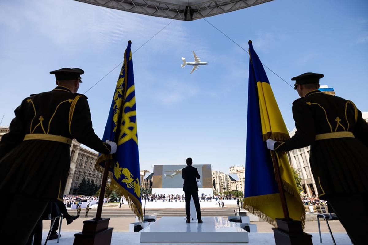 Військовий парад у Києві 2021: відео проходження катерів і проліт авіації