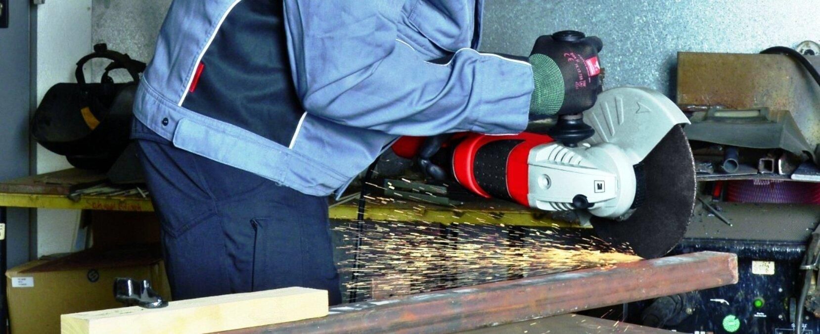 Народився у сорочці: у Львові лікарі врятували чоловіка, який перерізав собі шию болгаркою - Новини Львів - Львів Народився у сорочці: у Львові лікарі врятували чоловіка, який перерізав собі шию болгаркою - Новини Львів - Львів