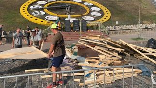 Аллею Героев Небесной Сотни освободили от советских декораций: видео