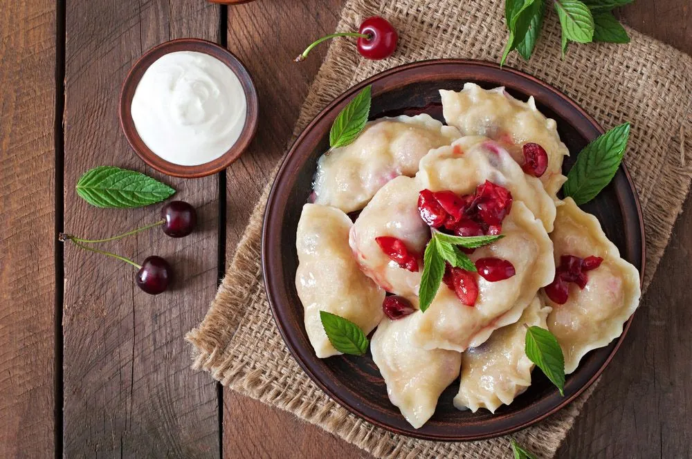 Традиционные украинские вареники - история, рецепты и секреты готовки - вкуснейшие полулунки, унаследованные по поколениям, описанные со всеми тайнами, секретными ингредиентами и лучшими вариациями приготовления Традиционные украинские вареники: история, рецепты и секреты готовки
