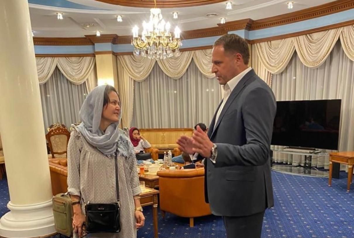 Ці люди буквально вибралися з пекла: в ОП розповіли про евакуацію режисерки Сахри Карімі - 24 Канал Ці люди буквально вибралися з пекла: в ОП розповіли про евакуацію режисерки Сахри Карімі - 24 Канал