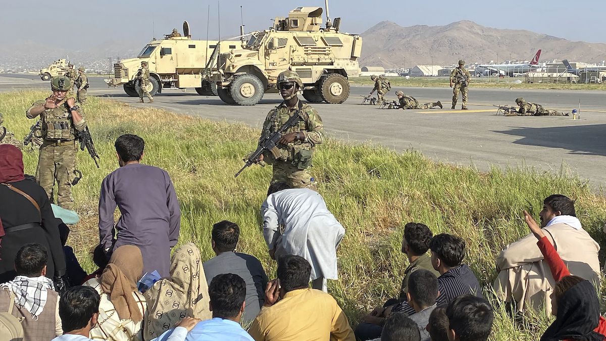 Отчаянно хотели убежать: талибы говорят, что 40 человек погибли в аэропорту Кабула - 24 Канал
