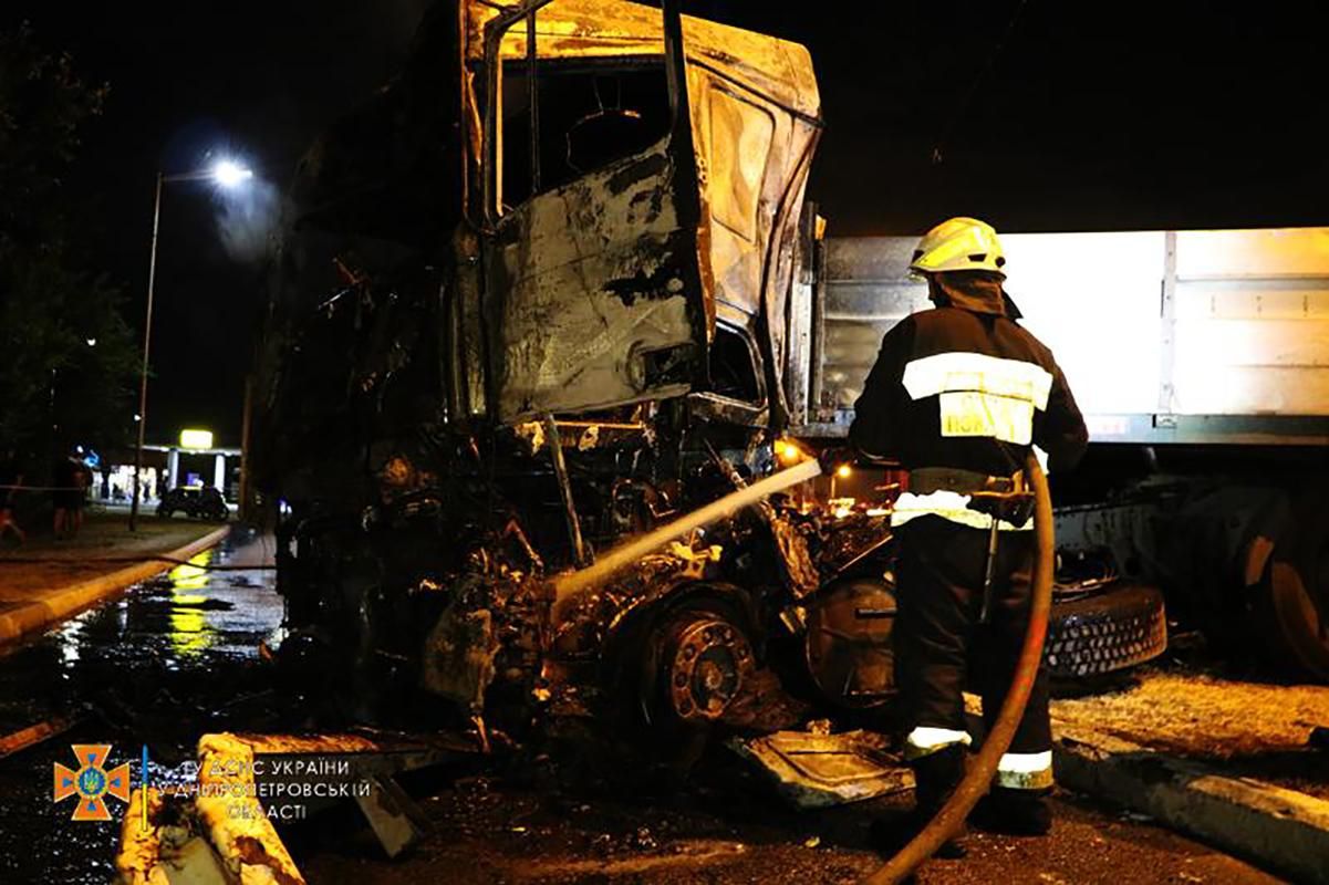 Жуткое ДТП в Днепре: столкнулись 4 грузовика – видео с места проишествий
