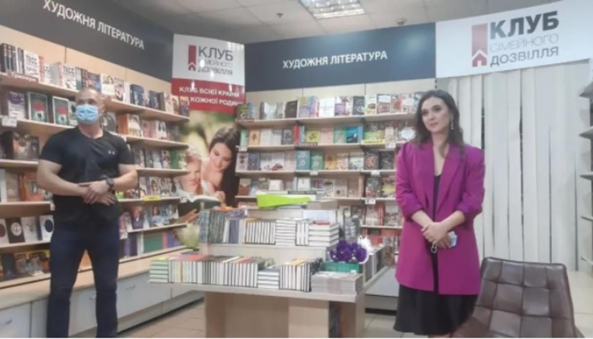 Получает угрозы: Мендель ходит на презентацию своей книги с охраной Получает угрозы: Мендель ходит на презентацию своей книги с охраной