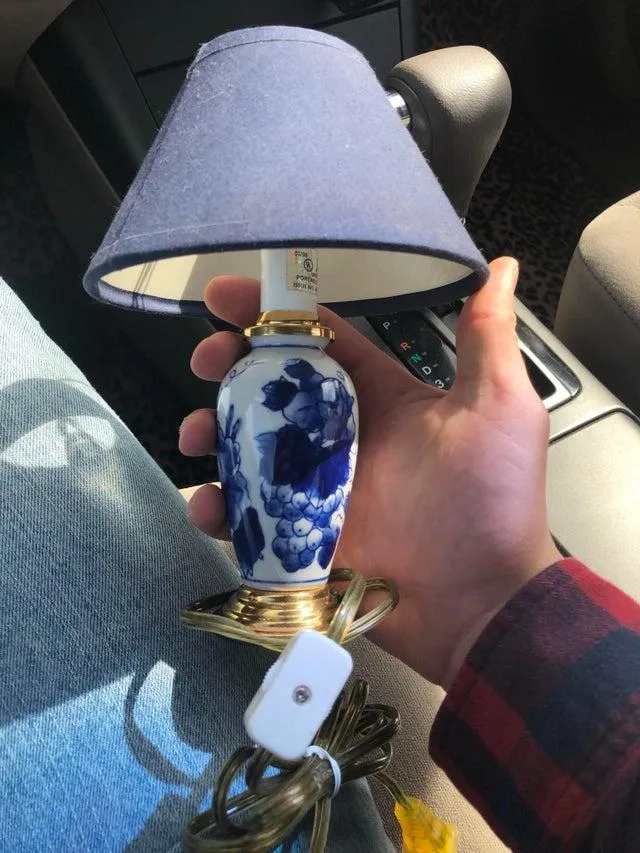 Світильник незвичайного розміру Світильник незвичайного розміру