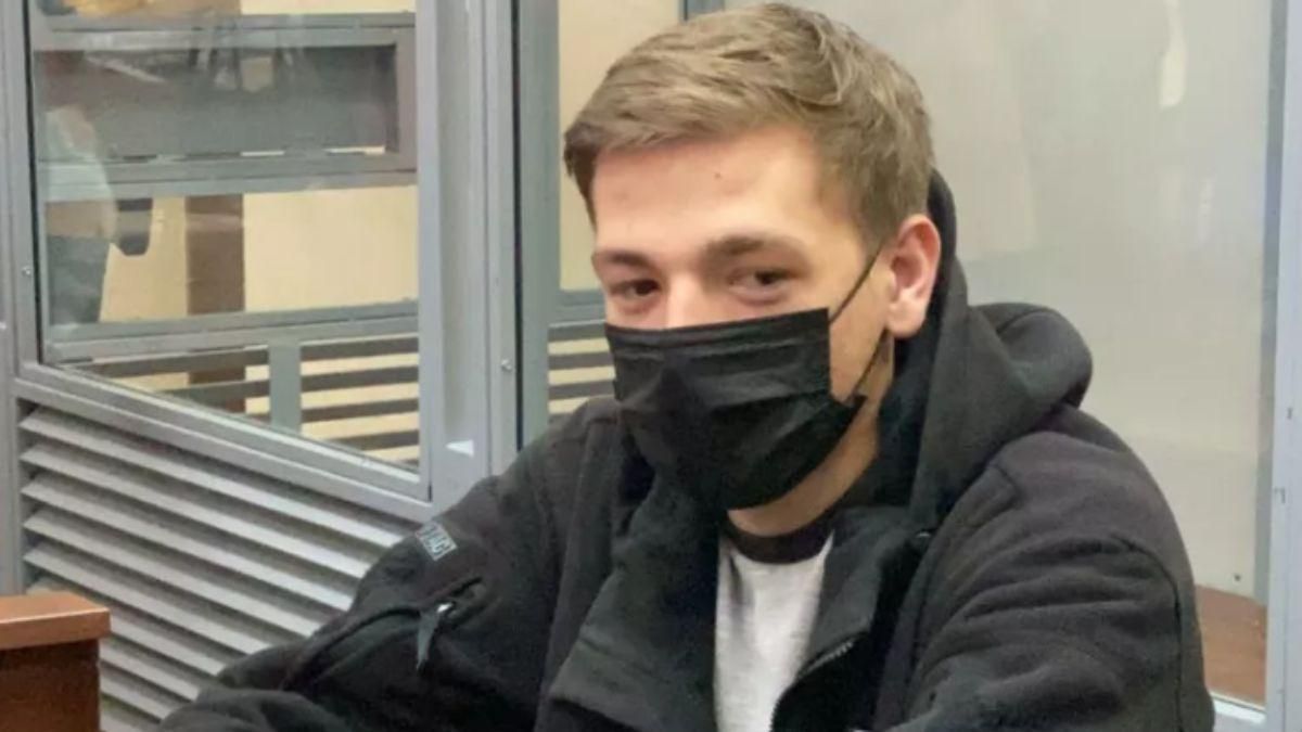 Избиение журналиста на митинге возле ОП: суд взял под стражу вероятных нападающих Избиение журналиста на митинге возле ОП: суд взял под стражу вероятных нападающих