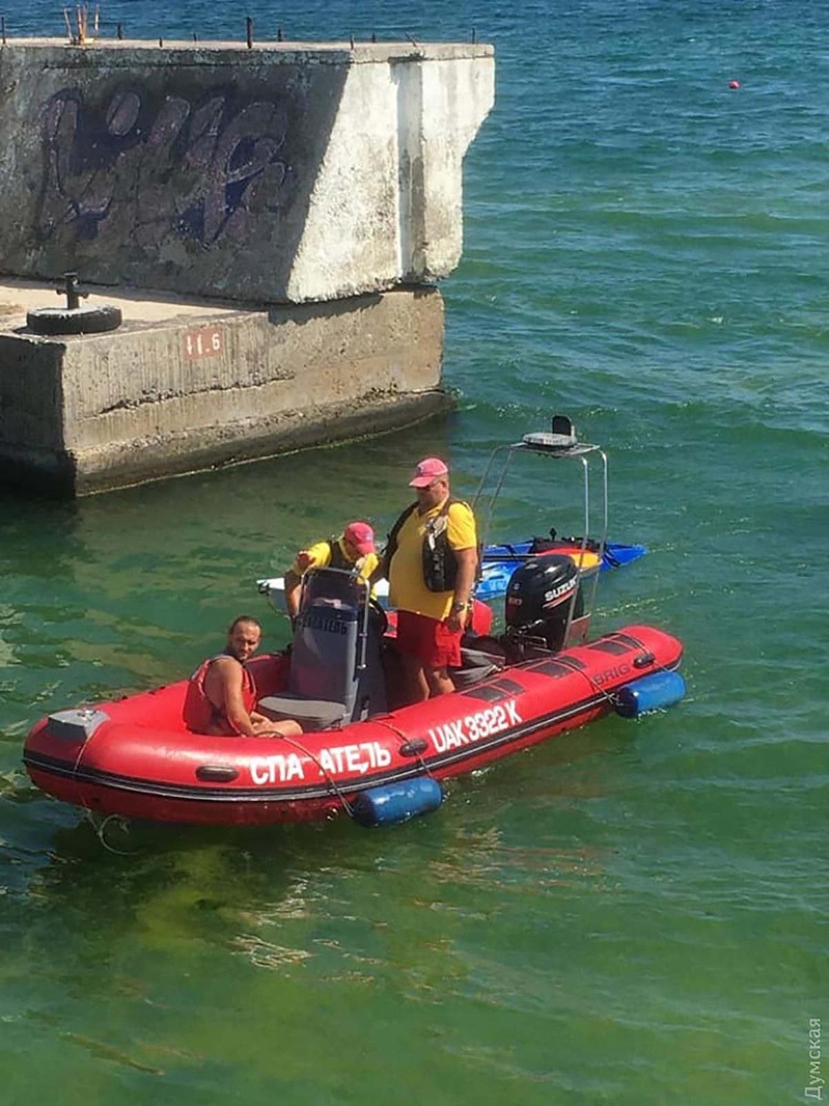 В Одессе мужчина едва не утонул на каяке: фото с места происшествия В Одессе мужчина едва не утонул на каяке: фото с места происшествия