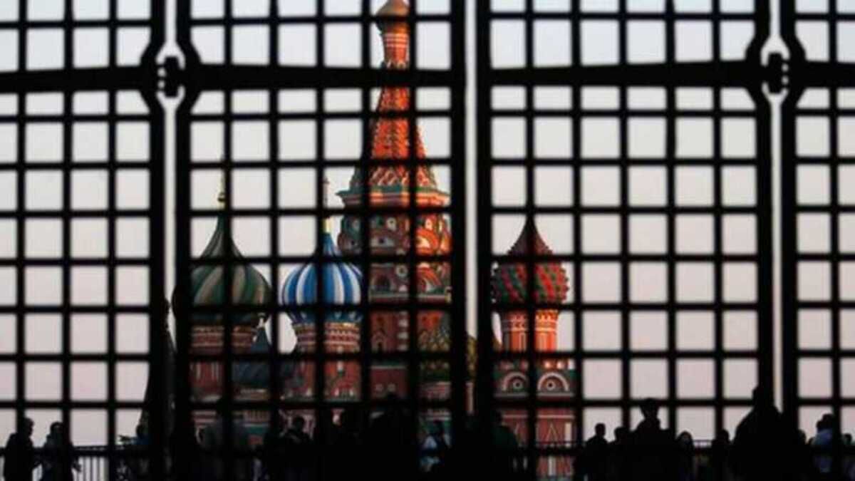 Украина пожаловалась в Гаагу на незаконное перемещение из Крыма в Россию почти 300 заключенных Украина пожаловалась в Гаагу на незаконное перемещение из Крыма в Россию почти 300 заключенных