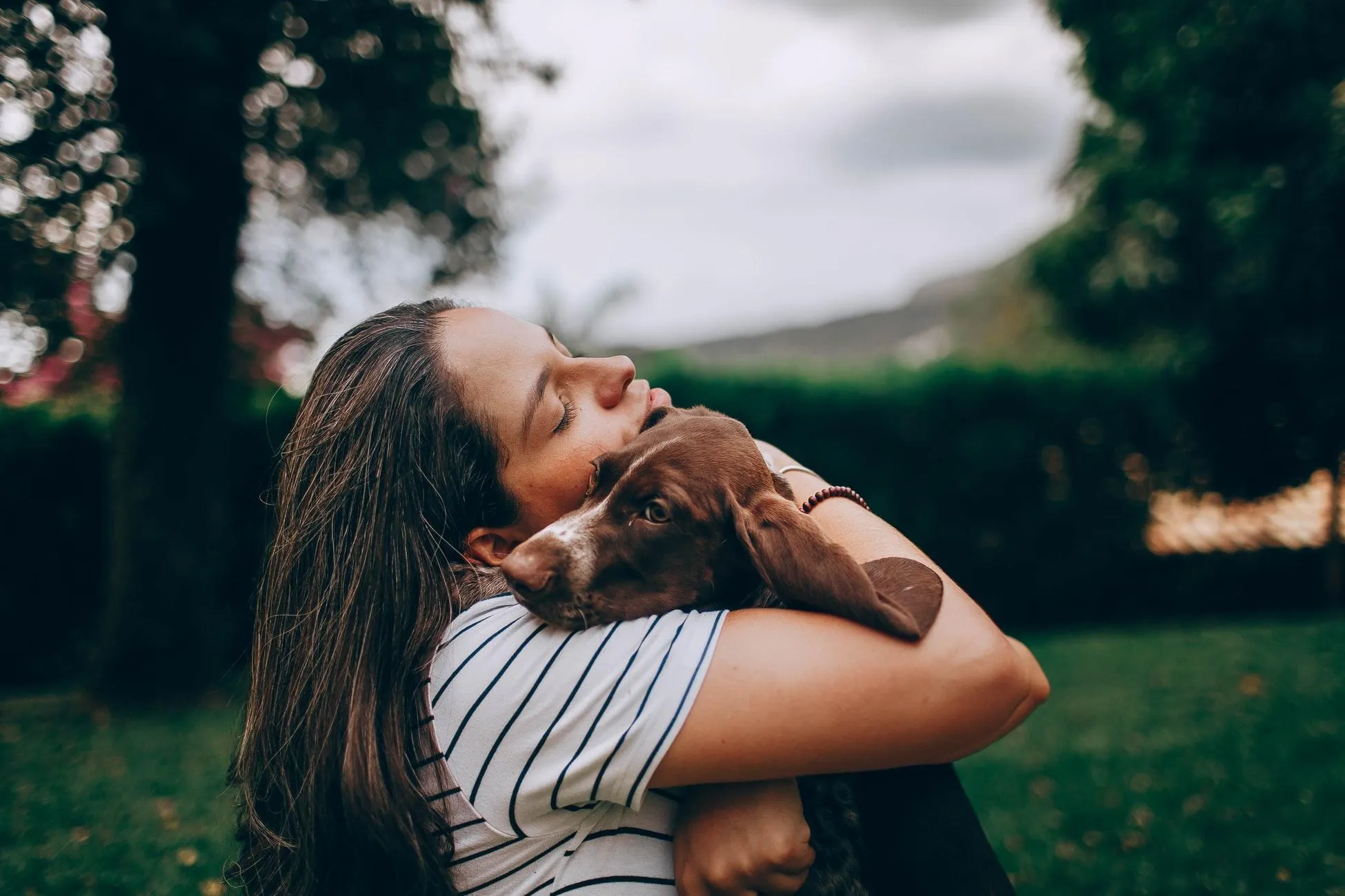 Чи корисно обіймати собак: що кажуть вчені