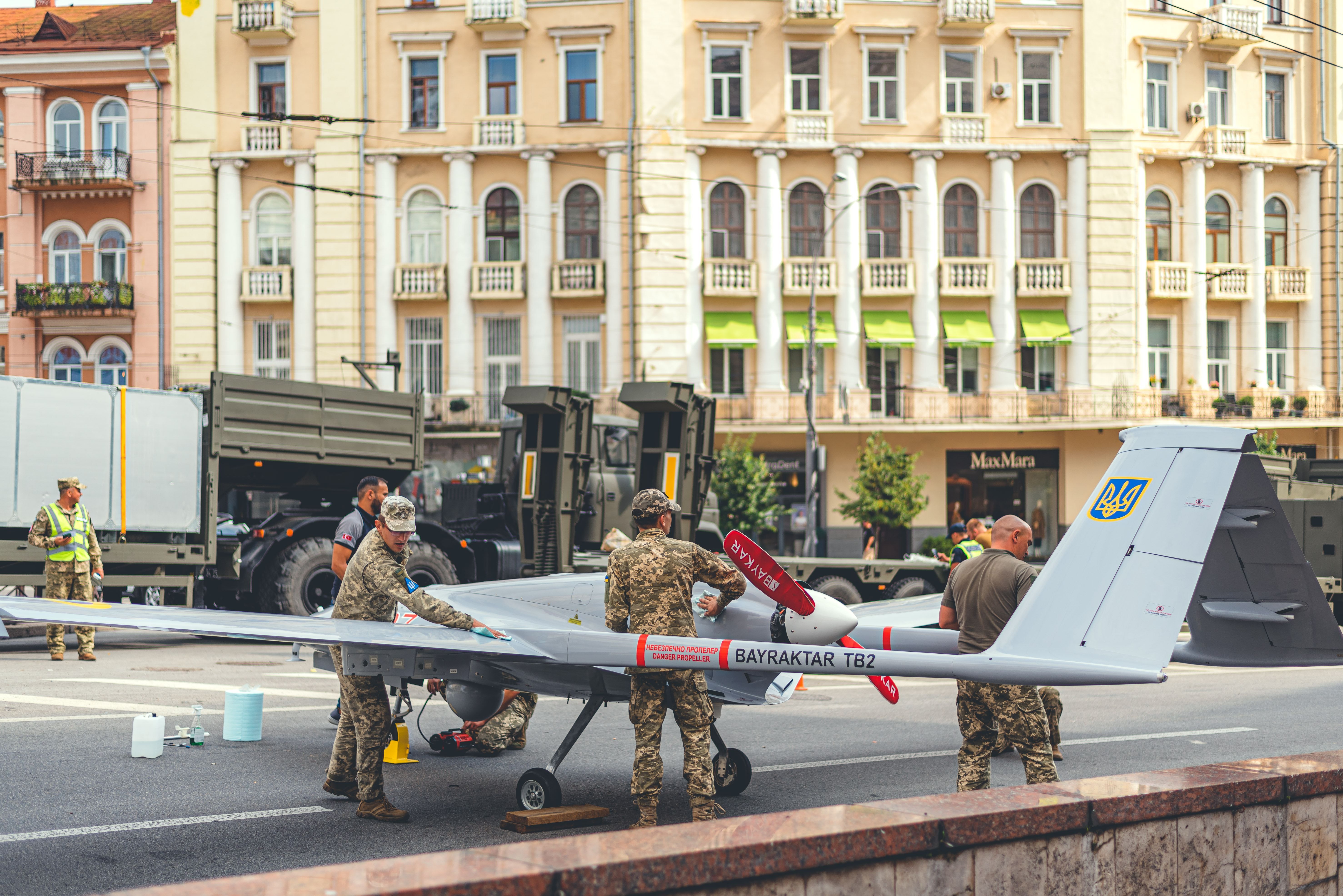 Усі зразки техніки, які візьмуть участь у військовому параді до Дня Незалежності - Новини Києва - 24 Канал