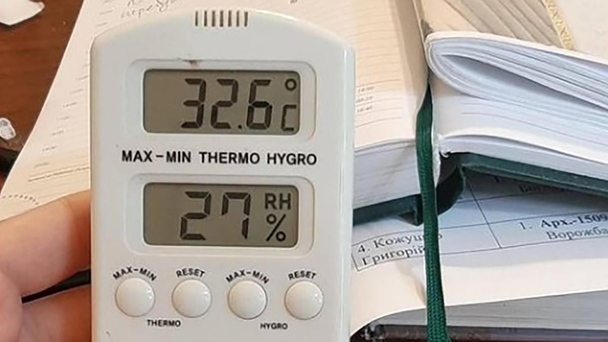 В Днепре 10-летняя девочка потеряла сознание в музее: высокая температура и портятся экспонаты В Днепре 10-летняя девочка потеряла сознание в музее: высокая температура и портятся экспонаты