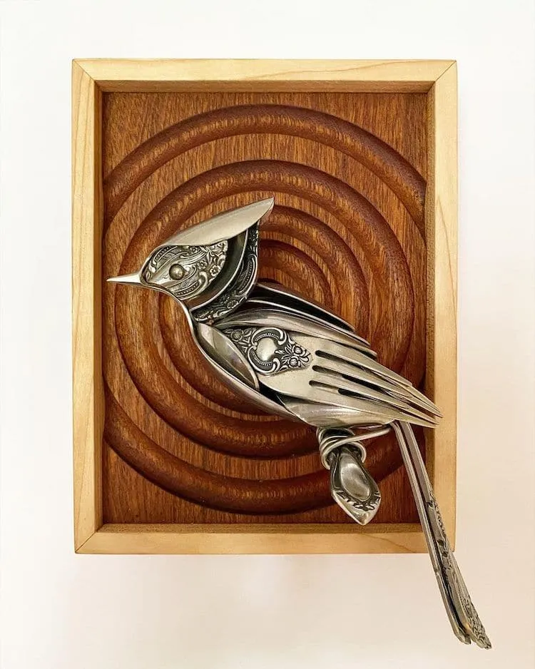 Пташка у дерев'яній рамці / Пташка у дерев'яній рамці /