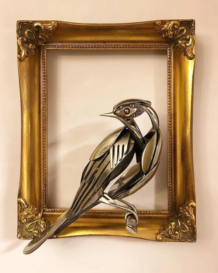 Пташка у золотій рамці Пташка у золотій рамці