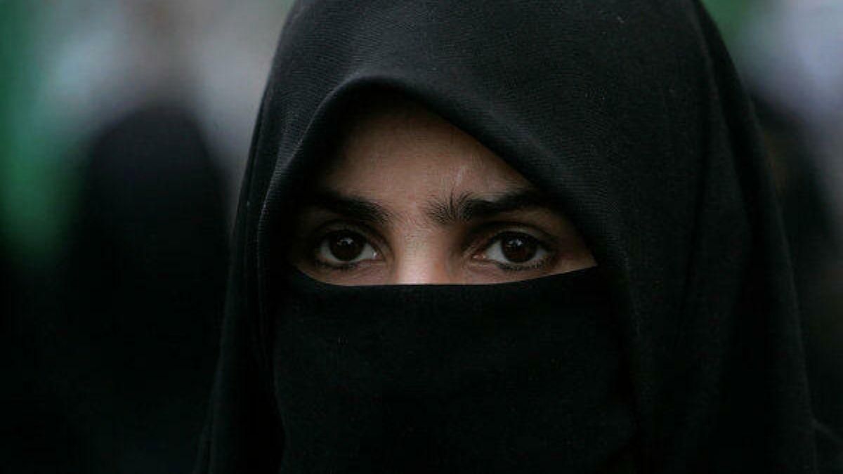 Цены подняли в 10 раз: в Афганистане "взорвался" бизнес по продаже паранджи Цены подняли в 10 раз: в Афганистане "взорвался" бизнес по продаже паранджи