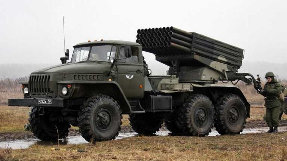 Танки, "Гради", ЗРК: окупанти на Донбасі розмістили десятки одиниць військової техніки - Україна новини - 24 Канал