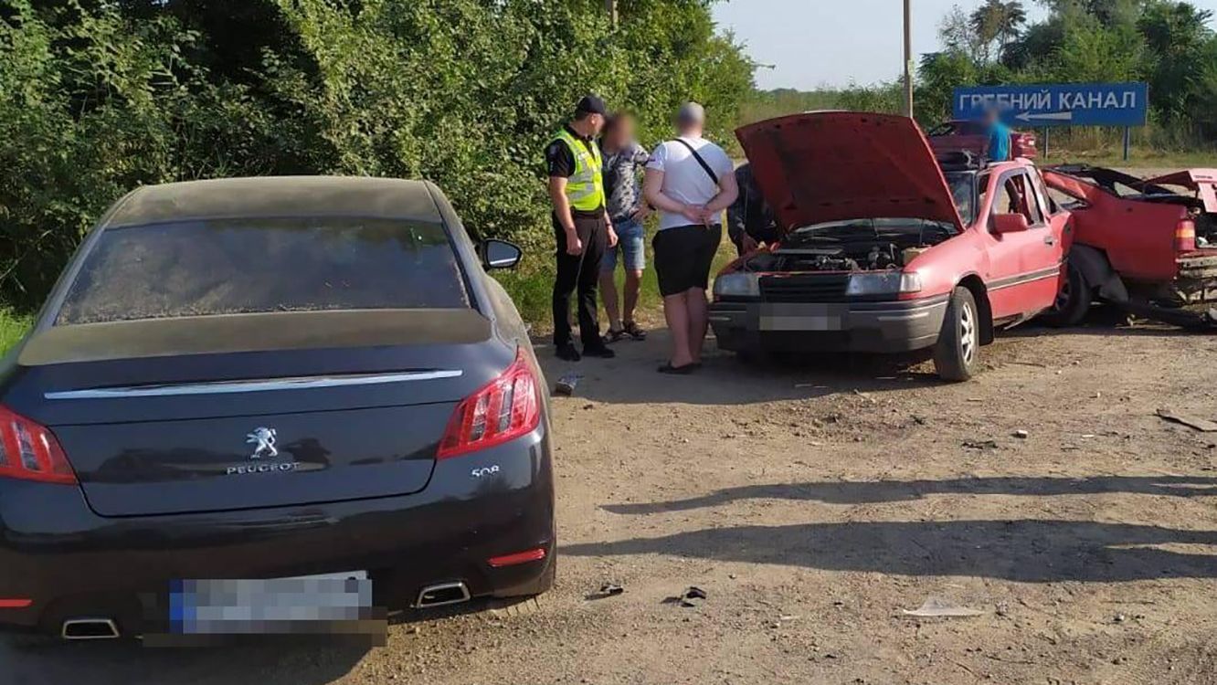 У ДТП під Одесою авто розірвало навпіл: фото та відео з місця події - Новини Одеси - 24 Канал