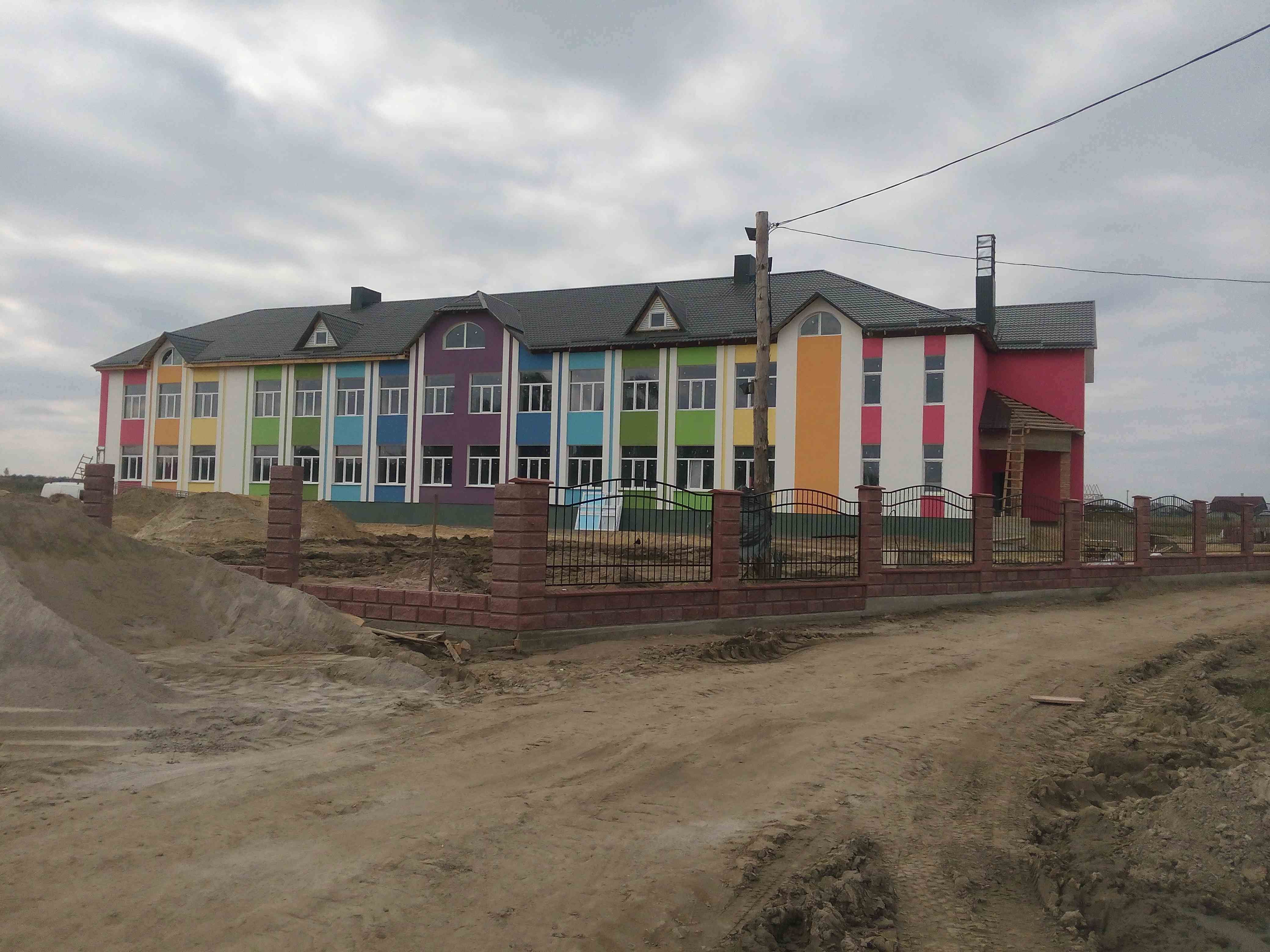 На Рівненщині новий ліцей тріщить по швах: батьки переживають за життя дітей - Новини Рівне - Освіта На Рівненщині новий ліцей тріщить по швах: батьки переживають за життя дітей - Новини Рівне - Освіта