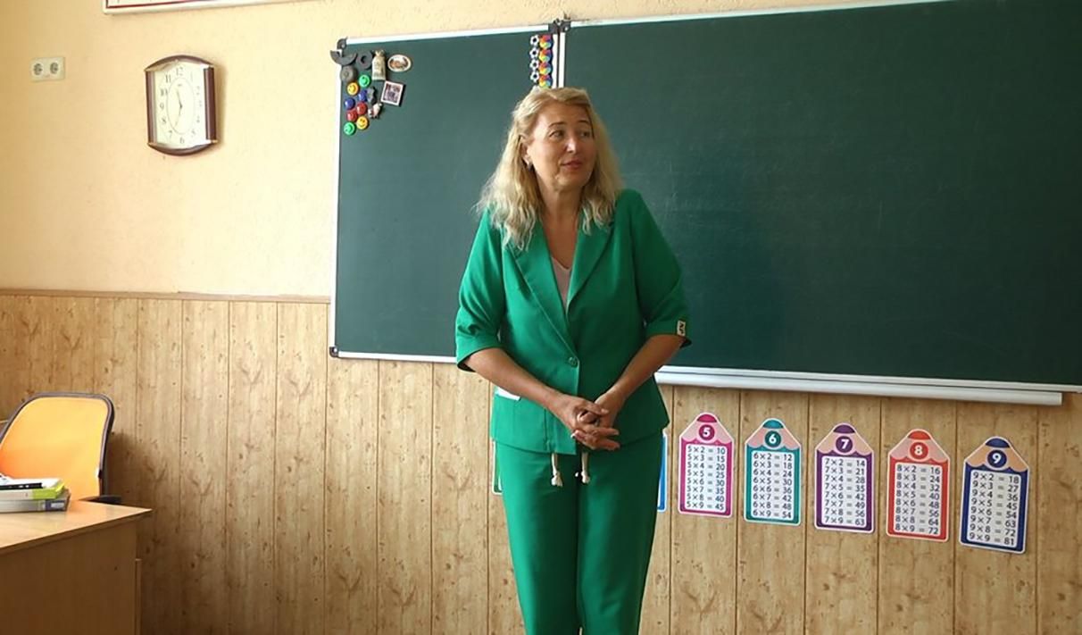 В Хмельницкой области учительница, которую уволили за буллинг ученицы, возобновилась в школе