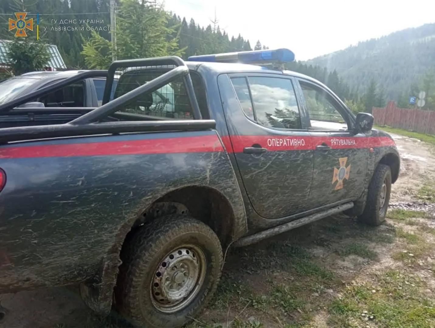 У горах на Львівщині травмувалась туристка з Дніпра: фото порятунку жінки