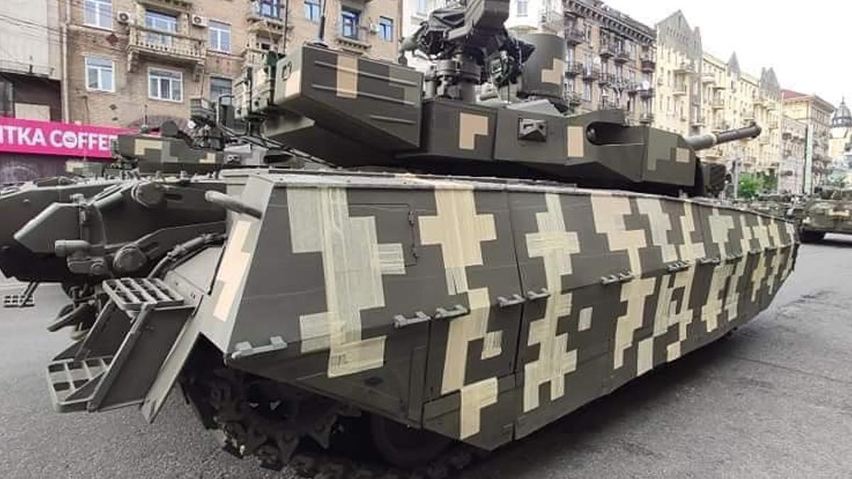 На репетиції параду побачили танк з камуфляжем зі скотчу: чому його так обклеїли - Новини Київ - Київ На репетиції параду побачили танк з камуфляжем зі скотчу: чому його так обклеїли - Новини Київ - Київ