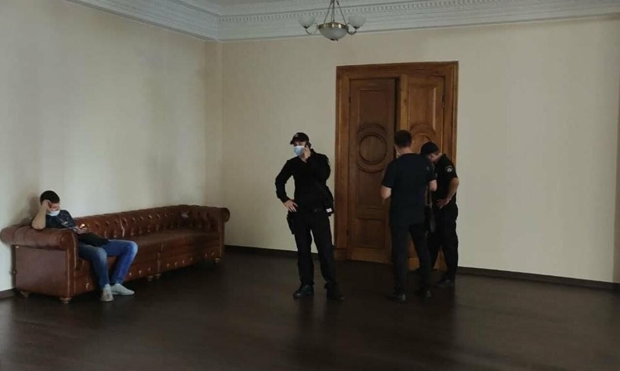 В мэрию Запорожья пришли с обысками В мэрию Запорожья пришли с обысками