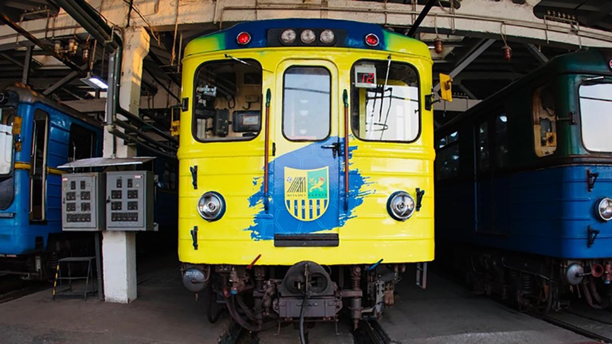 Фан-поезд с символикой Металлиста появился в метро Харькова: фото и видео