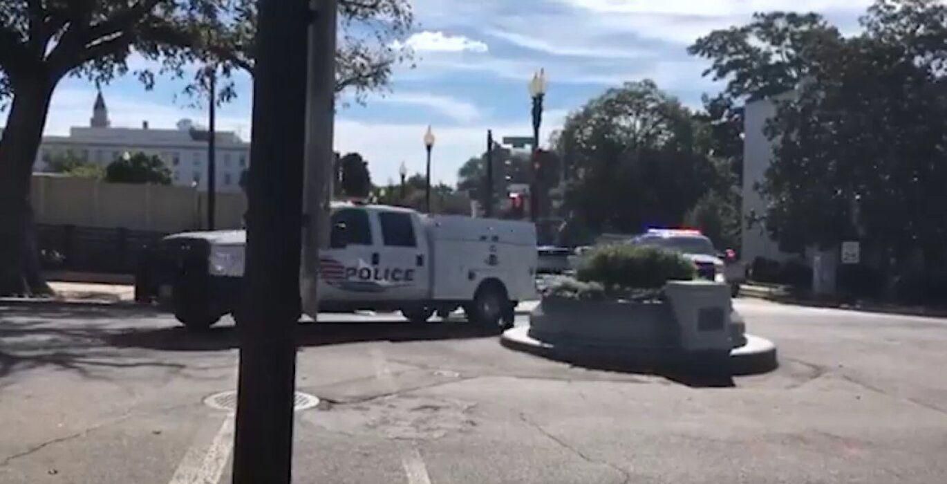 В Вашингтоне возле Библиотеки Конгресса могли заминировать грузовик: людей эвакуировали В Вашингтоне возле Библиотеки Конгресса могли заминировать грузовик: людей эвакуировали