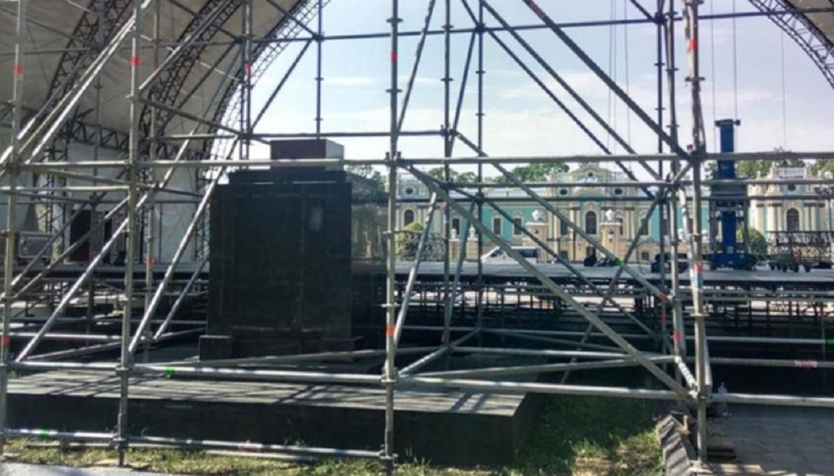 Організатори концерту Андреа Бочеллі: КМДА збиралась знести радянський пам'ятник