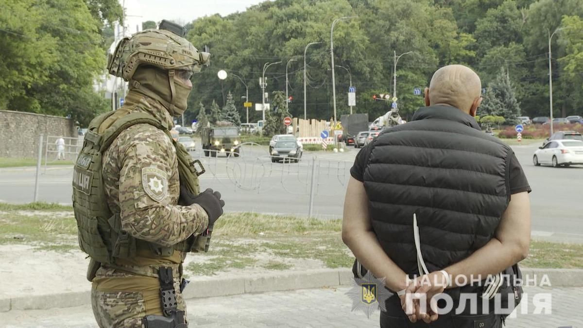 Хотіли привезти мільйон фальшивих доларів: у Києві КОРД затримав банду іноземців - Київ Хотіли привезти мільйон фальшивих доларів: у Києві КОРД затримав банду іноземців - Київ