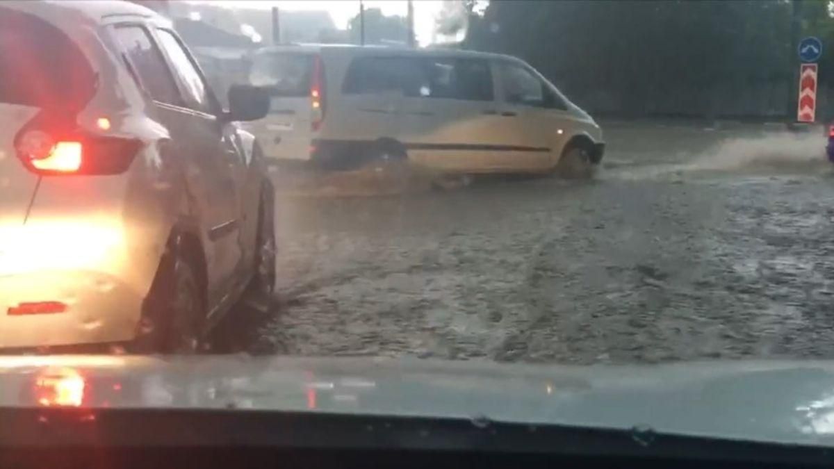 Води було по пояс: окупований Крим "затопило" – відео негоди - новини Криму - 24 Канал