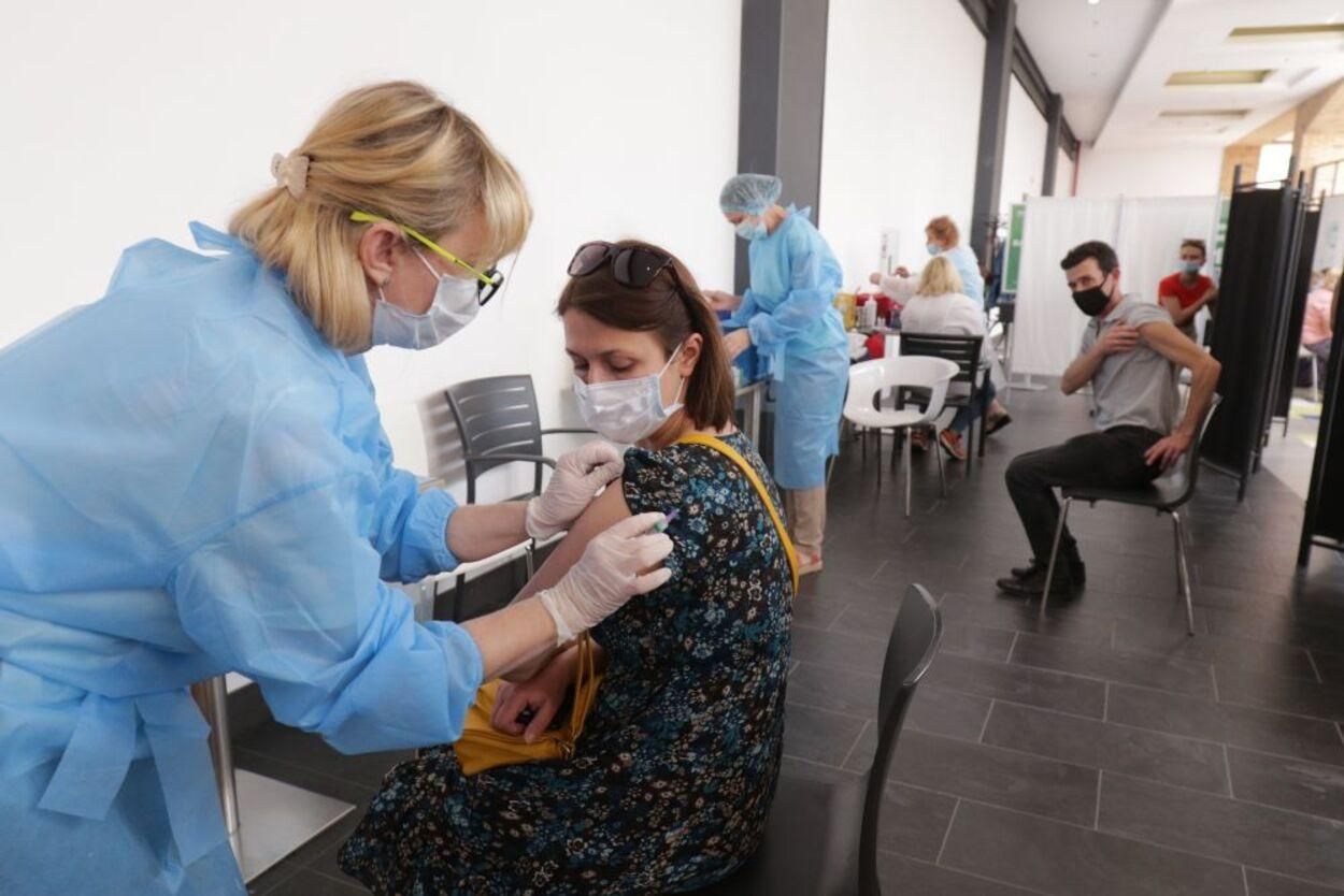 У Львові збільшать кількість центрів вакцинації на вихідні: де зробити щеплення 21 – 24 серпня - Новини Львів - Львів У Львові збільшать кількість центрів вакцинації на вихідні: де зробити щеплення 21 – 24 серпня - Новини Львів - Львів